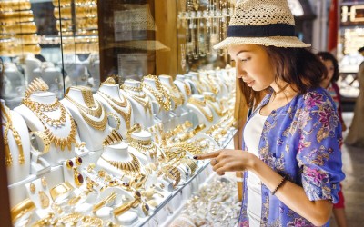 Dubai hits jewellery sales record as prices fall