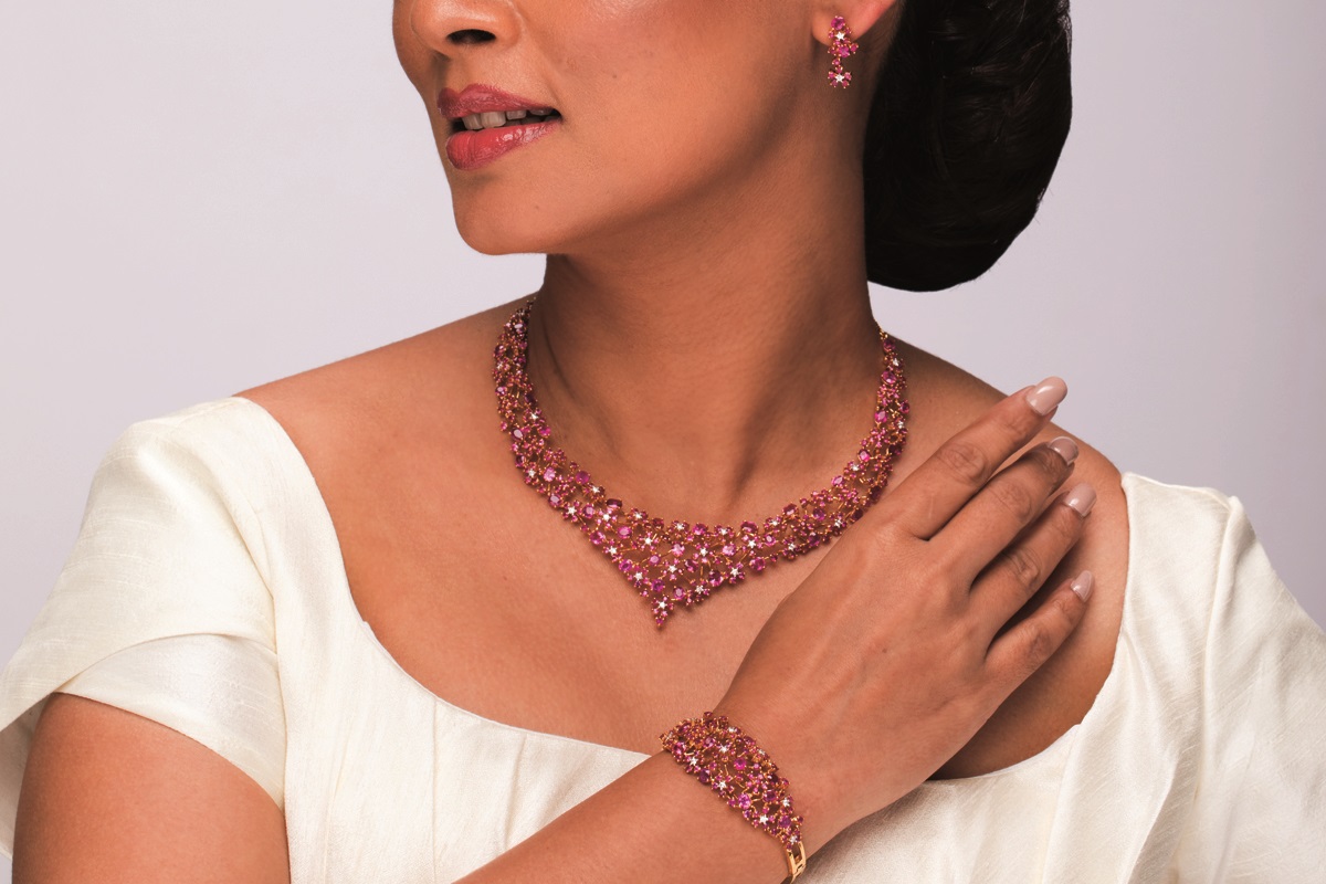 RAJA JEWELLERS TO BRING DIAMOND SAPPHIRE AND COLOUR RAJA JEWELLERS TO BRING DIAMOND SAPPHIRE AND COLOUR